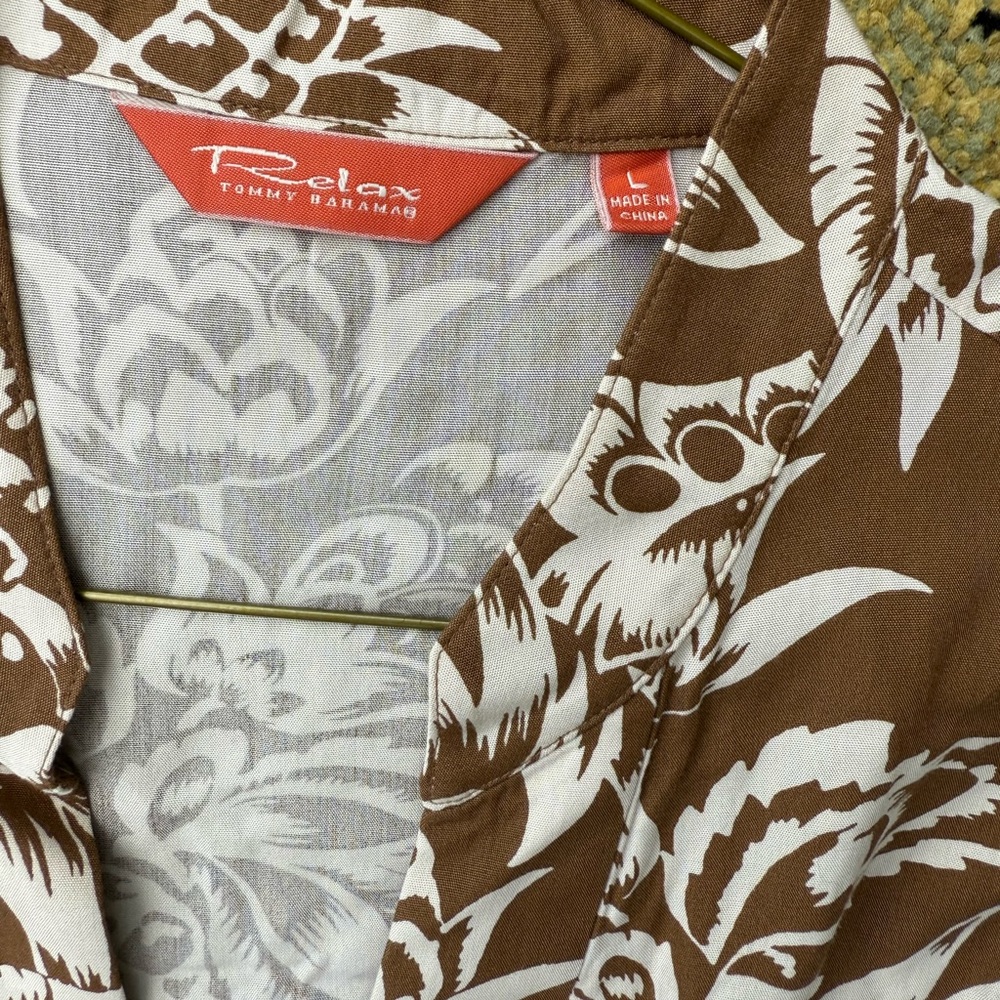 Tommy Bahama Large Pineapple Print Sleeveless Vacation Blouse - Picture 9 of 12